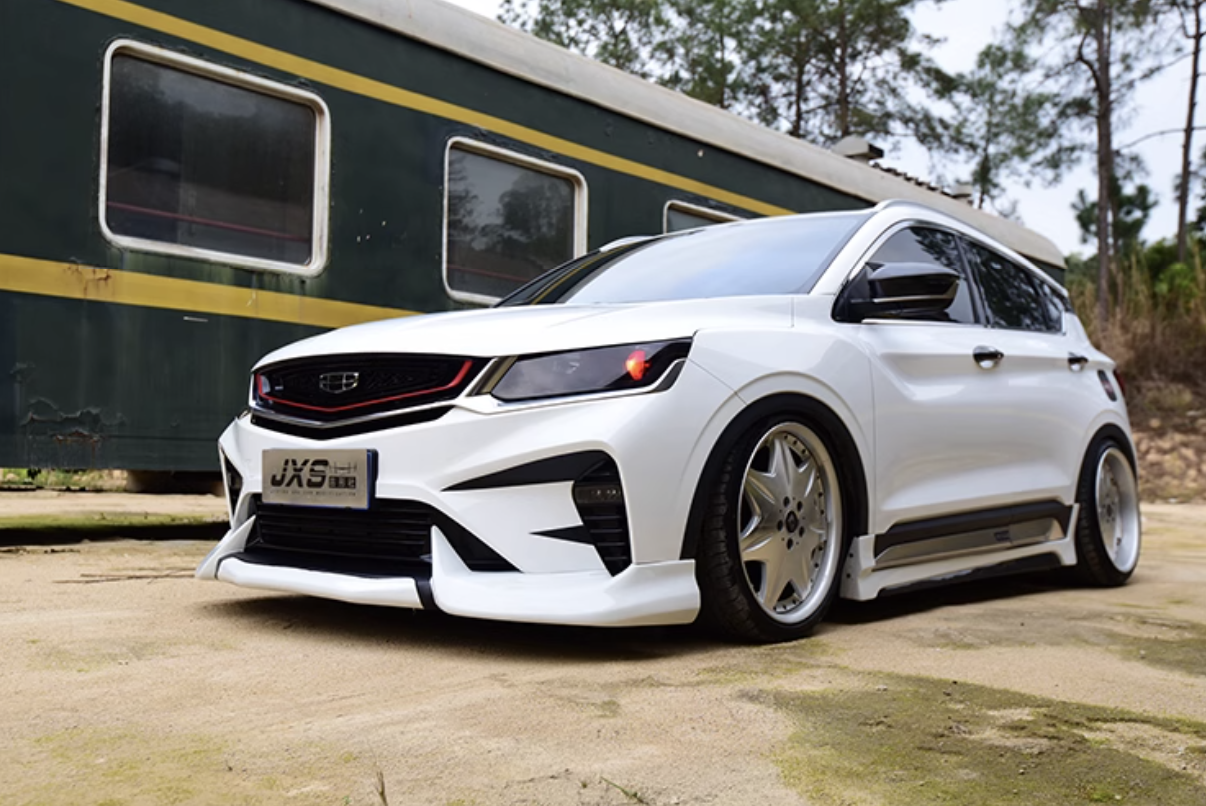 Xevaban.com ở 214 Giải Phóng là đơn vị chuyên cung cấp phụ kiện oto, đồ chơi oto, phụ kiện geely coolray, đồ chơi geely coolray, xevaban, 214 giải phóng, bodykit geely coolray, ốp body xe geely coolray, độ bodykit geely coolray.